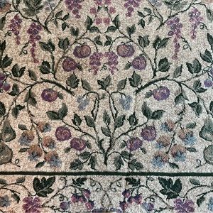 Floral area rug